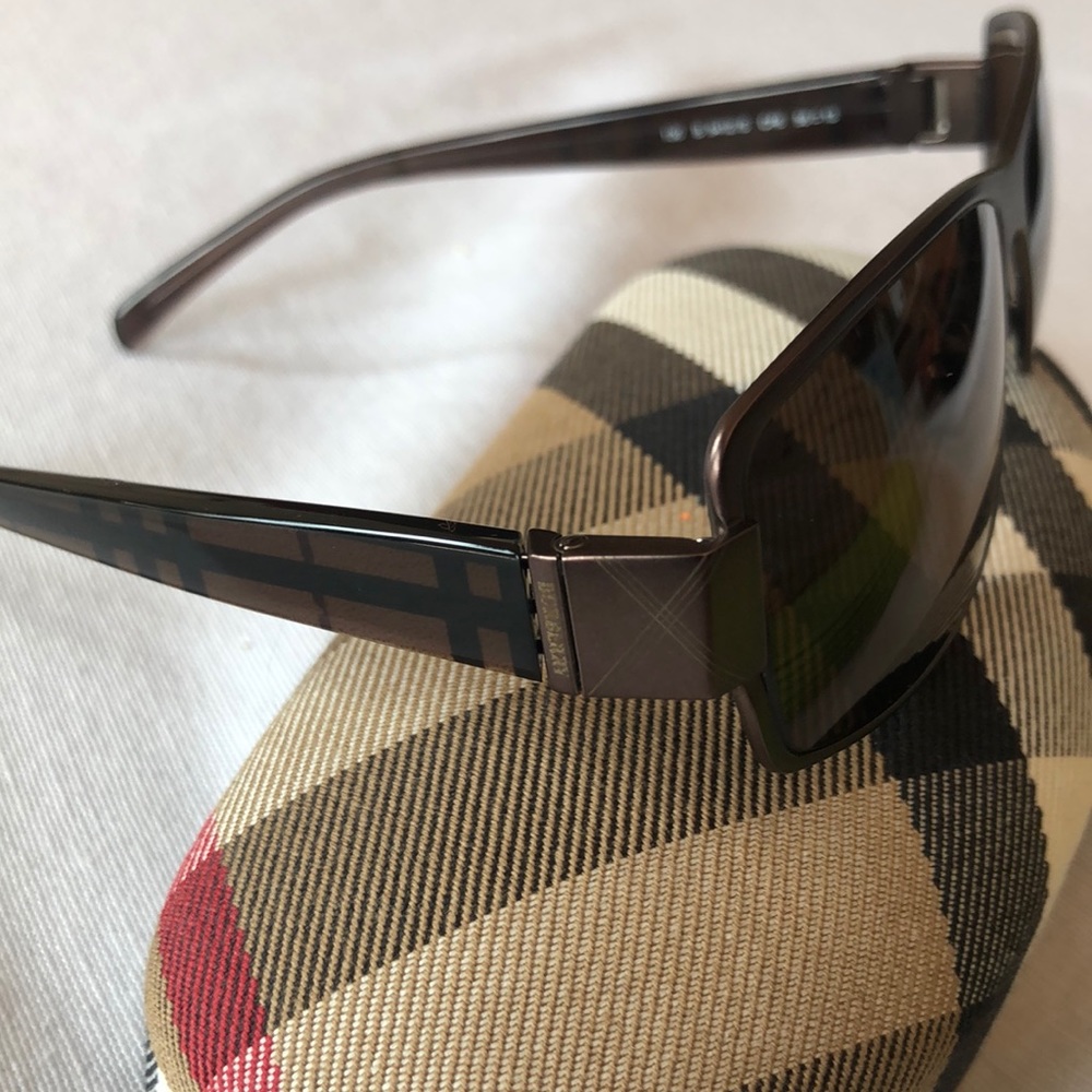Burberry metal light frame sunglasses, worn once